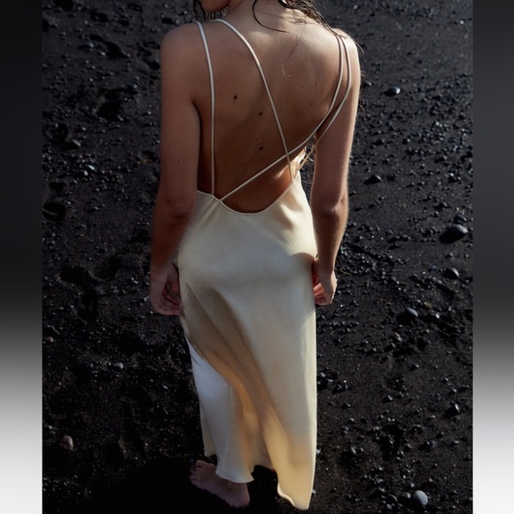 ZARA SATIN EFFECT DRESS BLOGGERS FAV - Picture 5 of 6